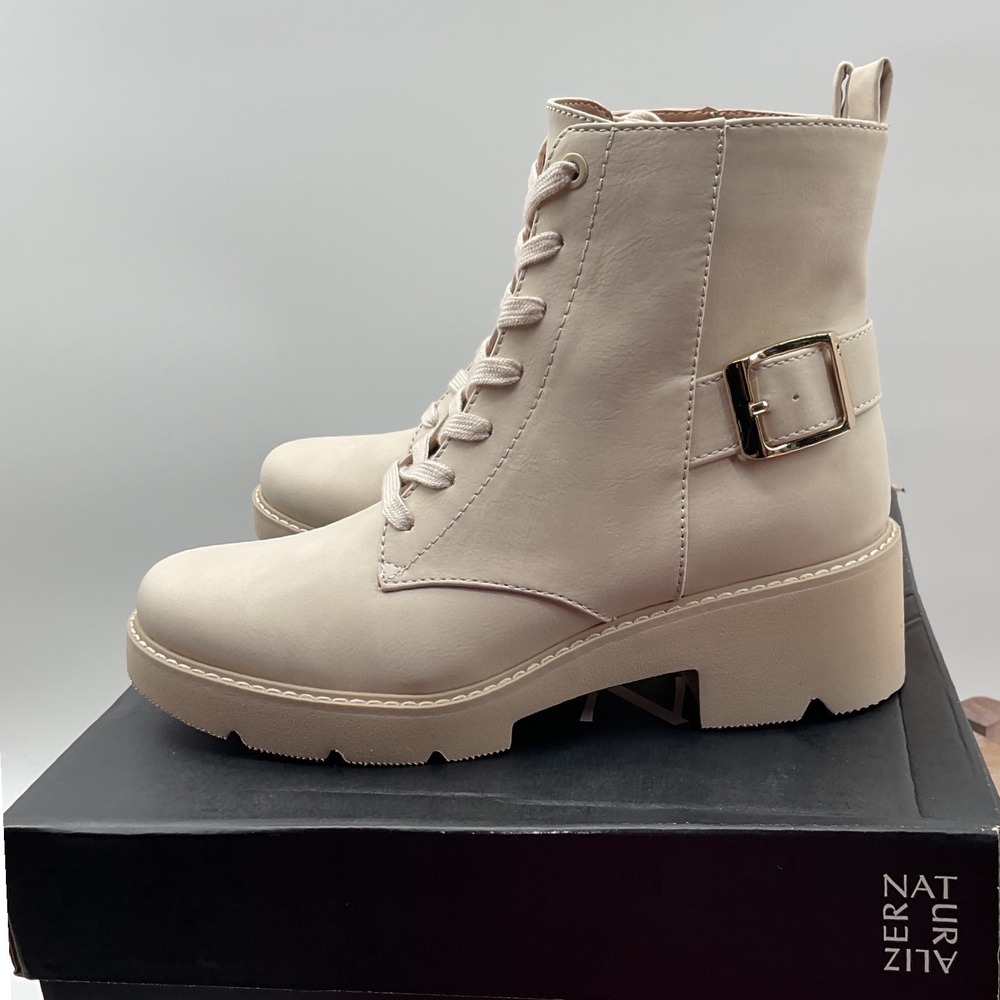 Naturalizer Cabaret Cream Lace Up Side Zip Lug Sole Combat Ankle Booties 7M